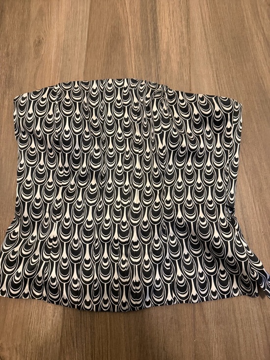 White House Black Market Tops - White House Black Market Black and White Strapless Patterned Tube Top